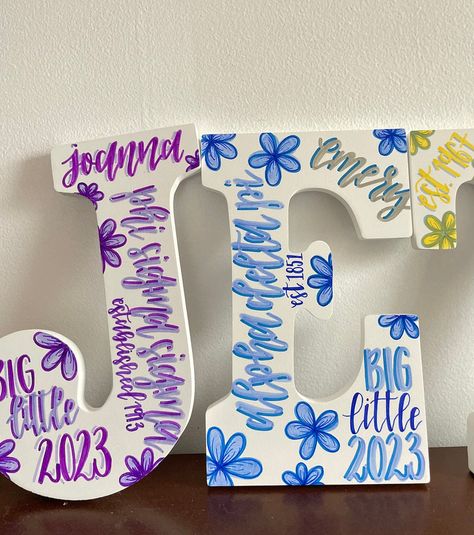 Custom Big Little Letters are the perfect gift for sorority big little! These can be done for any sorority and in any colors! <3 Big Little Letters Note, Gifts For Little Sorority, Initiation Basket Sorority, Big Little Notes Letters, Little Sorority Baskets, Big Little Sorority Baskets, Sorority Big Little Baskets Ideas, Big Little Basket Ideas Sorority Crafts, Diy Big Little Gifts