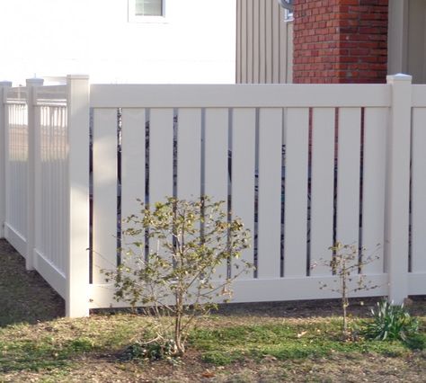 The American Fence Company Vinyl Fencing, Vinyl Semi private Afc kc White Vinyl Fence, Garden Gate Design, Vinyl Fencing, Front Fence, Backyard Fence, White Fence, Craftsman Exterior, Fence Styles, Fencing Companies