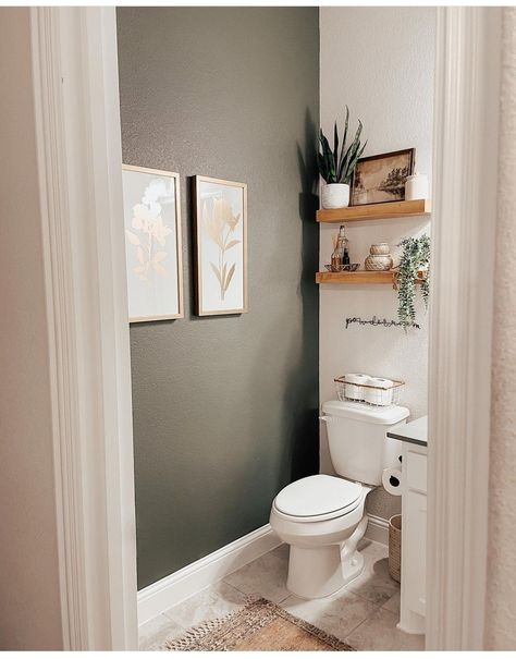 Small Half Bathroom Decor, Half Bathroom Decor Ideas, Half Bath Decor, Small Half Bathroom, Small Half Bath, Bathroom Organization Ideas, Half Bathroom Decor, Toilet Room Decor, Organization Bathroom