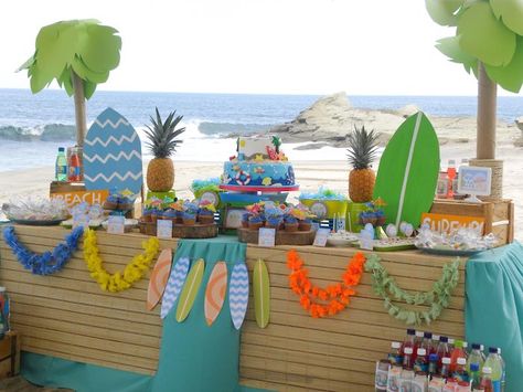 Surfin' Safari Surf themed birthday party via Kara's Party Ideas | KarasPartyIdeas.com #surfparty (21) Kids Beach Party, Surf Birthday, Surf Party, Photos Bff, Beach Birthday Party, Hawaiian Birthday, Fiesta Tropical, Luau Birthday, Beach Themed Party