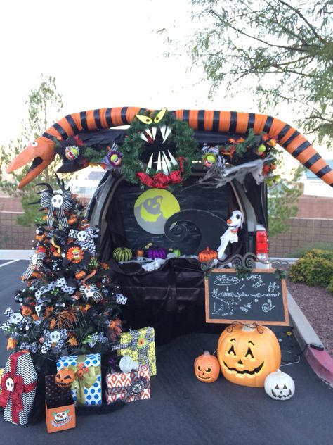 Trunk or Treat - Nightmare before Christmas decorations. Trunk Or Treat Ideas Jack Skellington, The Nightmare Before Christmas Tree Diy, Oogie Boogie Trunk Or Treat Ideas, Jojo's Circus, Christmas Trunk Or Treat, Diy Trunk, Jeep Hacks, Christmas Jeep, Halloween Car Decorations