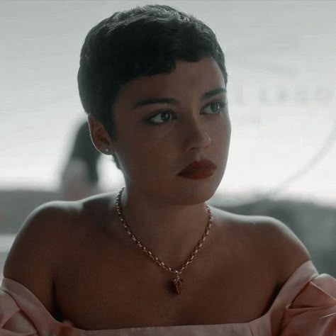 Retro Pixie Haircut, Really Short Pixie Haircut, Pixie Hair Aesthetic, Vintage Pixie Cut, Curled Pixie, Carla Diaz, Short Hair Inspo, Really Short Hair, Short Sassy Hair