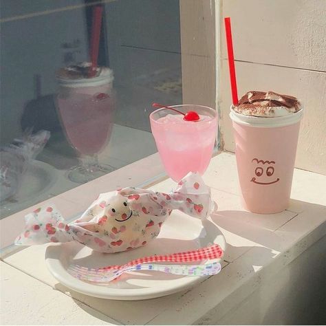 Cafe Setting, Pink Food, Cute Cafe, Kawaii Food, Cute Desserts, Cafe Food, Pretty Food, Cute Food, Aesthetic Food