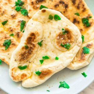 2 Ingredient Dough Naan Recipe- Easy and foolproof homemade naan bread without yeast and without oil- Greek yogurt dough to make a thick, chewy and doughy naan ready in minutes! Vegan, Gluten Free, Dairy Free. Two Ingredient Naan, 2 Ingredient Naan Bread, 2 Ingredient Naan, Naan Bread No Yeast, Pizza Recipes Videos, Pizza Recipes Vegetarian, Naan No Yeast, Cheese Pizza Recipes, Naan Bread Vegan