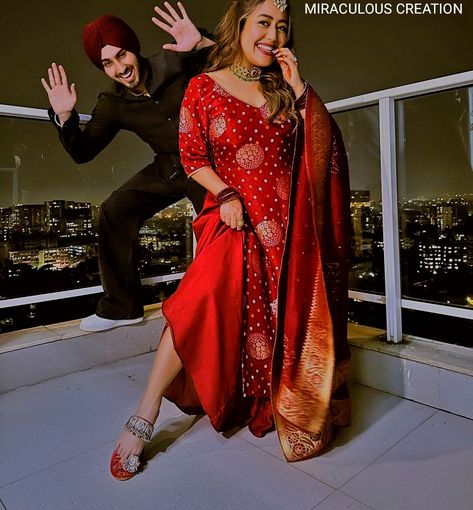 Karwa Chauth Look, Neha Kakkar Dresses, Tony Kakkar, Fancy Suit, Friend Photography, Neha Kakkar, Best Friend Photography, Bollywood Couples, Indo Western Dress