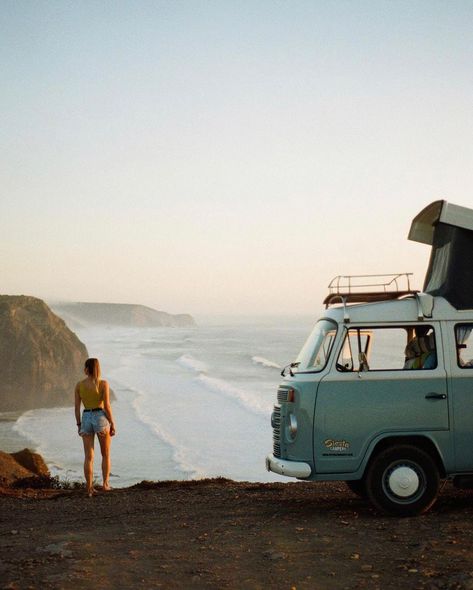 Van Life Aesthetic, Vintage Vw Camper, Bus Girl, Camper Van Life, Kombi Home, Combi Volkswagen, Campervan Life, Vw T6, Ocean Sounds