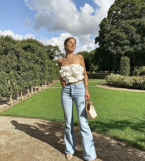 Jeans N Heels Outfit, Denim And White Outfits Classy, Jeans And White Top Outfit, Winery Outfit Summer, White Tops Outfit, Jean Trousers, Wineries Outfit, European Outfit, Mommy Outfits