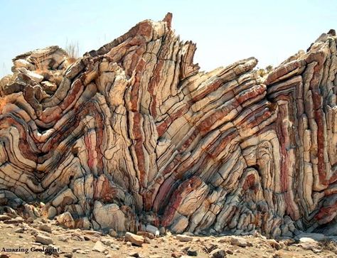 Folds of the rocks at position Apoplystra, between the village of St Paul and the sandhills (Greece) Geology Rocks, Cool Rocks, Natural Rock, Rock Formations, Alam Yang Indah, Natural Phenomena, In The Desert, Science And Nature, The Desert