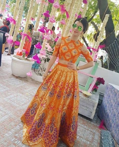 Orange Lehenga, Mehndi Dress, Mehendi Outfits, Lehenga Blouse Designs, Indian Party Wear, Indian Gowns Dresses, Indian Lehenga, Indian Gowns, Indian Wedding Outfits