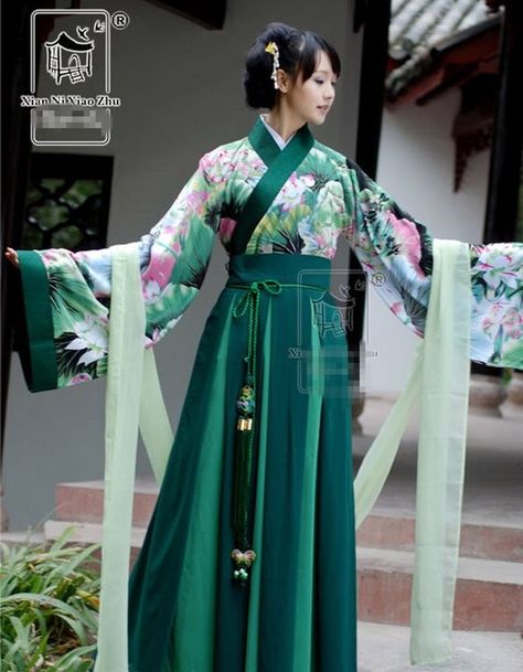 Traditional Asian Dress, Green Kimono, Traditional Chinese Dress, Chinese Clothing, Asian Outfits, Traditional Fashion, Japanese Outfits, Chinese Dress, 여자 패션