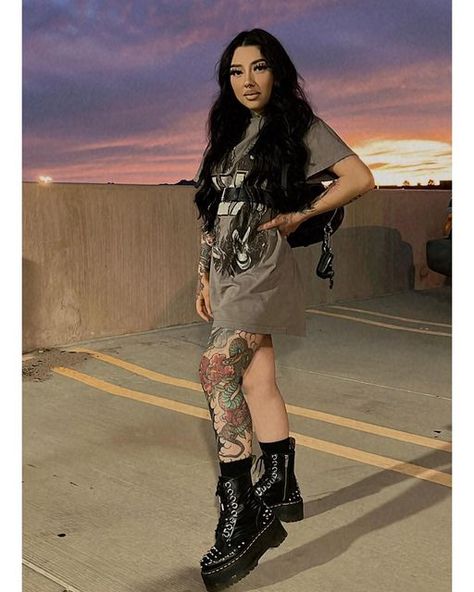 Gig Outfits, Elder Emo Fashion, Gothic Fashion Casual, Plus Size Alt Fashion, Rock Festival Outfit, Gig Outfit, Edgy Vibes, Colour Tattoo, Summer Festival Outfit