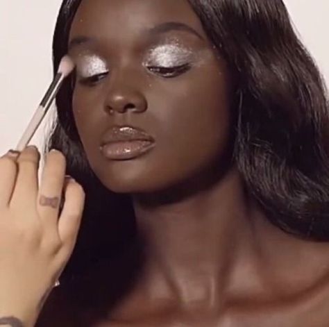 Sliver Makeup, Petty Girl, Light Film, Black Femininity, Rich Girl, Messy Hairstyles, Fashion Pictures, Black Aesthetic, We Heart It