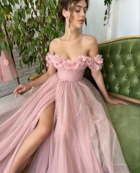 Pastel Pink Prom Dress, Debut Gowns, Grammy Dresses, Classy Prom Dresses, Cute Skirt Outfits, Tulle Sleeves, Pink Prom Dress, Pretty Prom Dresses, Popular Dresses