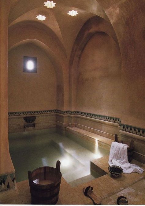 Hammam Bathroom, Roman Bath House, Spa Hammam, Egyptian Architecture, Moroccan Bathroom, Spa Interior Design, Piscina Interior, Indoor Swimming Pool, Style Marocain