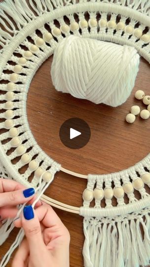 Macrame Mirror Tutorial, Mural Macrame, Macrame Circle, Macrame Mirror, Macrame Knots Pattern, Macrame Wall Hanging Patterns, Weaving Yarn, Macrame Curtain, Rope Crafts