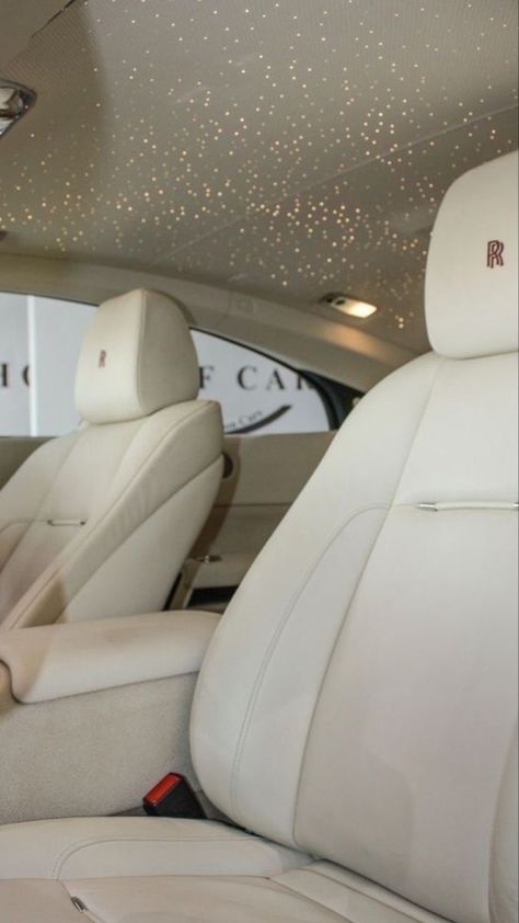 White Rolls Royce Aesthetic, Cream Rolls Royce, White Lexus, White Rolls Royce, Rolls Royce Interior, Cream Car, Billionaire Motivation, F1 Wag, Royce Car