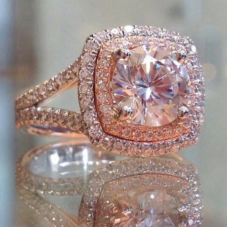 Engagement Ring Eye Candy: Rose Gold Engagement Rings - Paperblog Rose Gold Halo Engagement Ring, Rose Gold Halo, Pink Diamond Ring, Engagement Ring Rose Gold, Women's Rings, Tiffany Jewelry, Rose Gold Engagement, Halo Engagement Rings, Rose Gold Jewelry