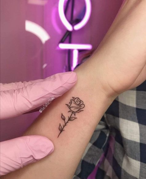 Placement Tattoo, Side Wrist Tattoos, Tato Minimal, Basic Tattoos, Rose Tattoos For Women, Hand And Finger Tattoos, Cute Hand Tattoos, Pretty Hand Tattoos, Petite Tattoos