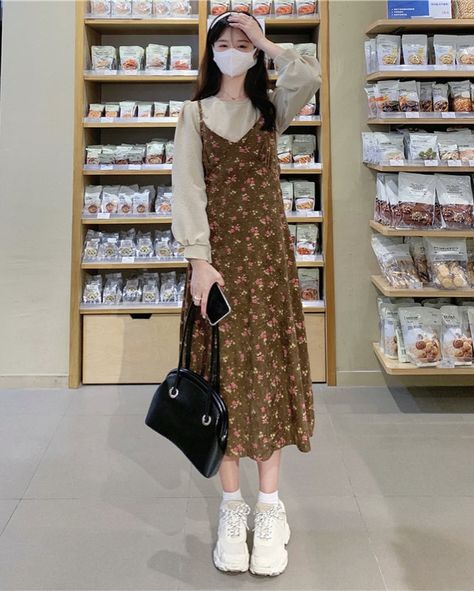 Aesthetic Dress Ideas For Women, Nice Modest Outfits, Korean Modest Fashion Outfit, Modest Korean Fashion, Spring Maxi Dress Outfit, K Fashion Street, Korean Modest Fashion, Looks Pinterest, Modest Outfit