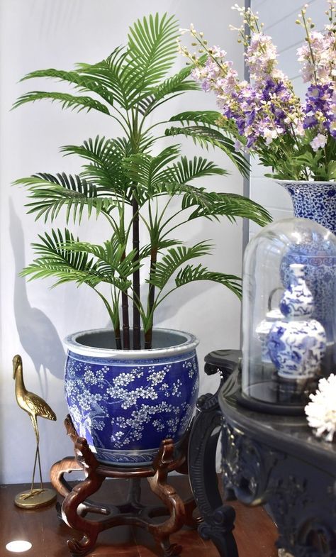 Hampton Decor, 2023 Apartment, Chinoiserie Vases, Colonial Interiors, Pots Design, Dining Room Design Luxury, Blue Vases, Plant Pot Design, Asian Vases