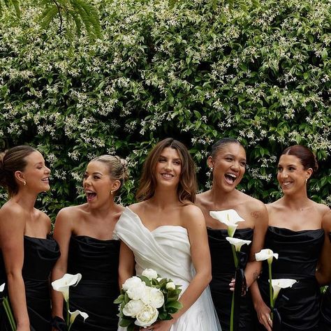 Small Bridal Party Bouquet, Chic Black Bridesmaid Dresses, Black And White Bridesmaids Dresses, Bridesmaids Black Dress, Bridesmaids With Different Bouquets, Black Dress Bridesmaids, Bridal Party Portraits, Old Money Bridesmaid Dresses, Wedding Bridesmaid Dresses Black