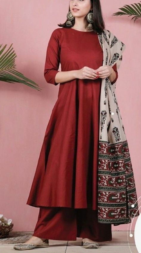 Plain Long Kurti Designs, Plain Kurti Designs, Floral Dupatta, Kurta Palazzo Set, Simple Frocks, Anarkali Dress Pattern, Girls Dresses Sewing, Simple Kurta Designs, Simple Kurti Designs