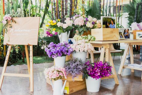 Personalised flower bar at wedding reception by Chere Weddings & Events Rustic Floral Arrangements, Red Wedding Theme, Purple Wedding Theme, Red Wedding Flowers, Bar Wedding, Best Wedding Favors, Food Stations, Flower Bar, Purple Themes