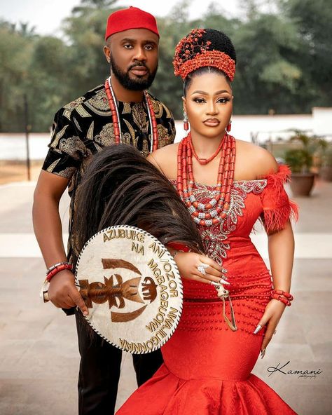 Igbo Pre Wedding Photoshoot, Cross River Traditional Attire, Igbo Attire, Igbo Bride Traditional Weddings, Traditional Shoot, Igbo Culture, Traditional Couple, Nigerian Wedding Dresses Traditional, Edo Brides