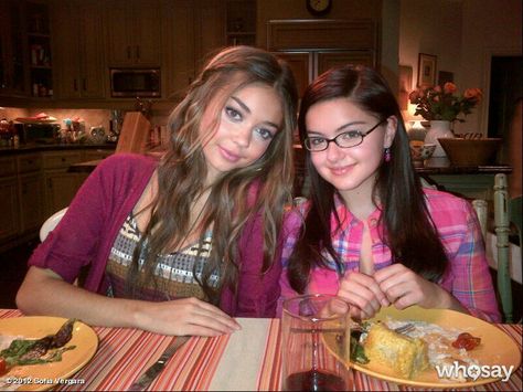 Hailey Dunphy, Cast Modern Family, Alex Dunphy, Haley Dunphy, Beatiful People, Ariel Winter, Sarah Hyland, Casting Pics, Family Doctors