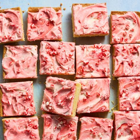 Peppermint Sheet Pan Bars, Sheet Pan Bars, Pan Bars, List Of Desserts, Brownies Cheesecake, Holiday Treats Recipes, Easy Holiday Treats, Pie Easy, Sweet Roll Recipe