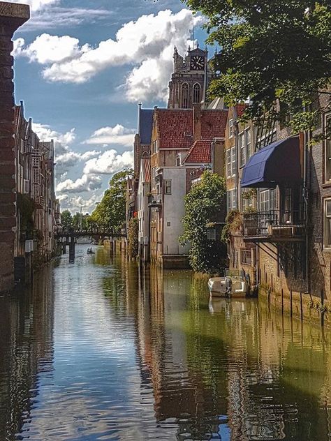 Dordrecht  -  Voorstraathaven. Beautiful. Eco City, South Holland, Holland Netherlands, Utrecht, Natural Wonders, Great Places, The Netherlands, Kayaking, Places To Travel