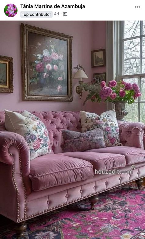 Pink Couch Living Room, Flower Wall Decor Diy, Purple Cottage, Colorful Rooms, Fancy Living Rooms, Cottage Pink, Feminine Home Offices, Vintage Homes, Pink Couch