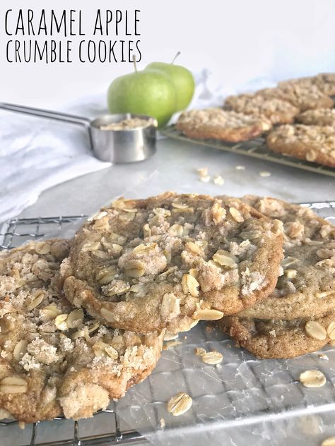 Carmel Desserts, Caramel Apple Oatmeal, Caramel Apple Oatmeal Cookies, Brown Sugar Oatmeal Cookies, Apple Cookies Recipes, Caramel Apple Crumble, Soft Oatmeal Cookies, Crumble Cookie Recipe, Caramel Apple Cookies