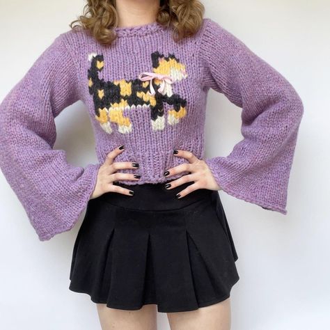 reagan flora (@reagan__flora) • Instagram photos and videos Tortie Cat, Kitty Sweater, Alt Clothes, Fibre Art, Clothes Crafts, Knit Outfit, Knitting Inspiration, Crochet Fashion, Crochet Sweater