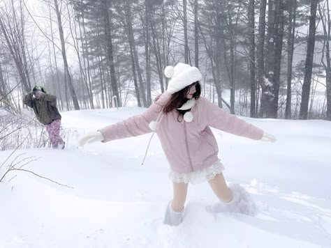 Winter Pink Outfit, Winter Aesthetic Pink, Pink Winter Aesthetic, Soft Girl Dress, Girly Winter Outfits, Pink Aesthetic Girly, Girlblogger Aesthetic, Pinterest Coquette, Cute Kawaii Aesthetic