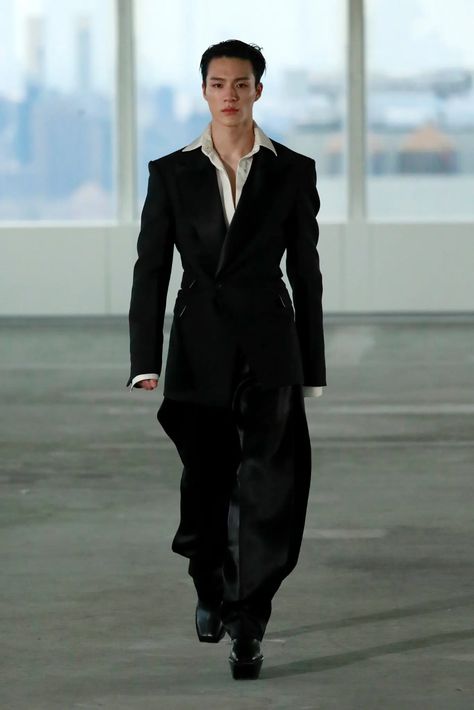 Nyfw Runway, Head In The Sand, Mid Calf Skirt, Peter Do, Empire Waist Dress, Donna Karan, Ny Times, Image Design, Wearing Dress