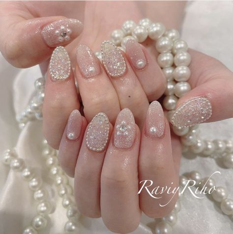 Soft Pink Wedding Nails, Korean Nail Art Wedding, Korean Pearl Nails, Nail Art Wedding Elegant White, Korean Wedding Nails, Wedding Nail Art For Bride, Korean Glitter Nails, Korean Gel Nail Designs, Jewel Nail Art