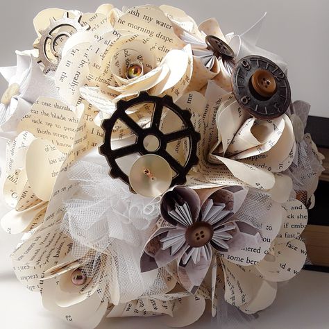 Steampunk Bouquet, Steampunk Centerpiece, Fall Wedding Theme Ideas, Steampunk Wedding Themes, Steam Punk Wedding, Halloween Wedding Dresses, Punk Ideas, Steampunk Book, Halloween Wedding Ideas