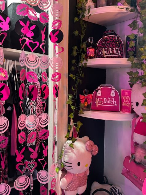 Y2k Mcbling Bedroom, Trashy Y2k Bedroom Decor, Mcbling Apartment, Mcbling Bedroom Ideas, Juicy Couture Bedroom, Juicy Couture Room, 2000s Room Aesthetic, Mcbling Room, Y2k Apartment