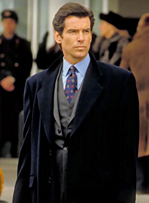 Piers Brosnan James Bond, Pierce Brosnan 90s, Piers Brosnan, James Bond Pierce Brosnan, Pierce Brosnan James Bond, Pierce Brosnan 007, James Bond Outfits, Bond Outfits, Bond Suits