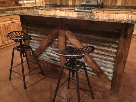 Rustic kitchen island. Barn style island. Tractor seat bar stools. Farmhouse Style Bar Stools, Dapur Rustic, Espresso Kitchen Cabinets, Bar Deco, Farmhouse Bar Stools, Rustic Furniture Design, Western Kitchen, Bar Stools Kitchen Island, Rustic Kitchen Island