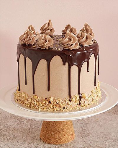 Chocolate Drip Cake Birthday, Coffee Cake Decoration, Coffee Walnut Cake, Chocolate Cream Cake, Coffee And Walnut Cake, Chocolate Cake Designs, 60th Birthday Cakes, Simple Cake Designs, Mini Cakes Birthday