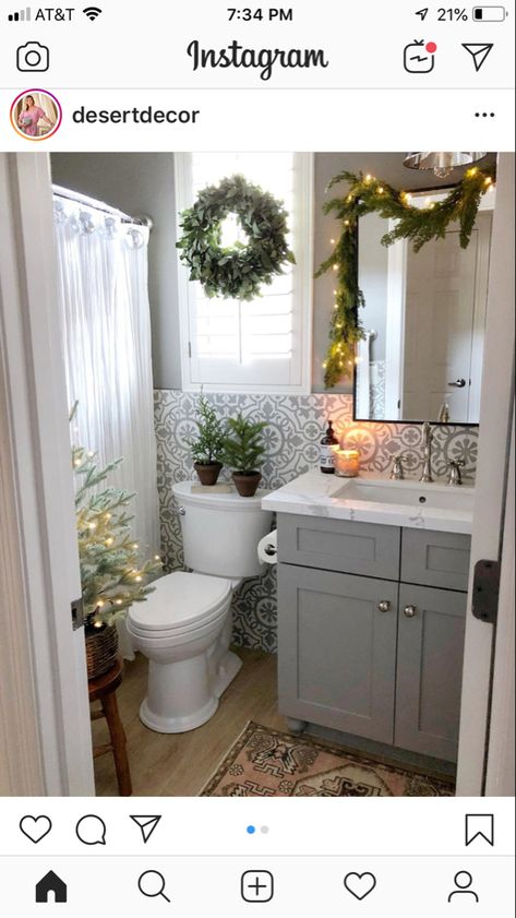 Curtains Bathroom, Christmas Bathroom Decor, Restroom Decor, Colors Schemes, Christmas Bathroom, Bathroom Redo, Farmhouse Homes, Great Job, Farmhouse Bathroom