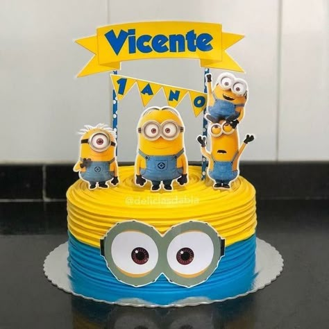 Minion Birthday Cake, Easy Minecraft Cake, Happy Birthday Minions, Baby Birthday Photoshoot, Minion Cupcakes, Minion Theme, Minions Party, Fruity Cake, Minion Birthday Party