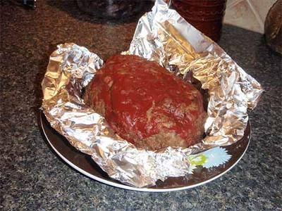 Moose Meatloaf: I like to use the slow cooker so you can start it early and know that at supper time it is ready to serve. Meat Loaf Line the slow cooker with Moose Meatloaf, Moose Recipes, Moose Meat, Scottish Dishes, Moose Meat Recipes, Game Recipes, Wild Game Recipes, Meat Dinners, Wild Game