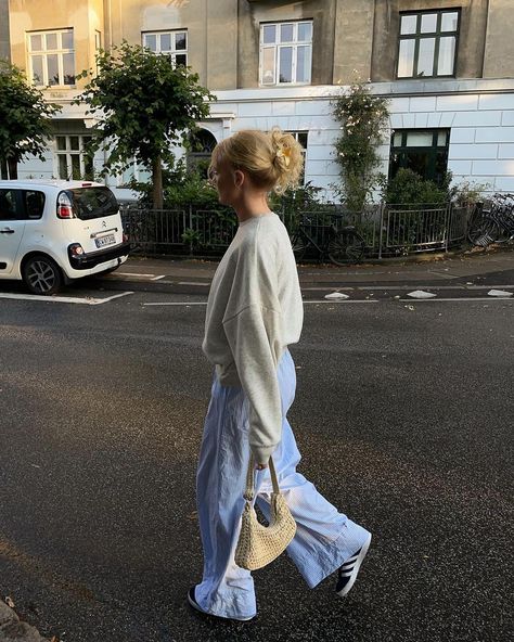 Mathilde Nauta (@mathildenauta) • Instagram photos and videos Blue And White Striped Pants Outfit, Blue Striped Pants Outfit, White Striped Pants Outfit, Striped Pants Outfit, Blue Striped Pants, Striped Sweater Outfit, Crochet Pants, Stockholm Street Style, Effortless Outfit