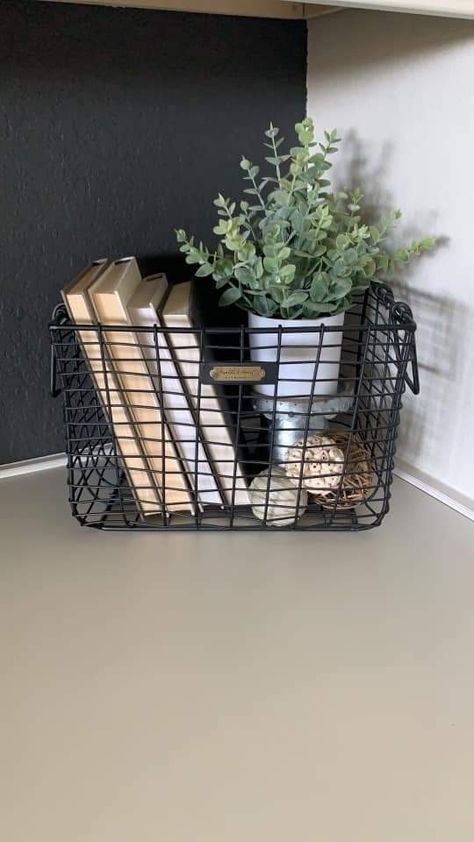 Black Wire Basket Decor, Wire Basket Decor Bathroom, Metal Basket Decor Ideas, Metal Basket Decor, Wire Basket Decor Ideas, Wire Basket Decor, Basket Decor Ideas, Black Wire Basket, Vintage Wire Baskets