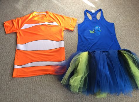 Rundisney Nemo Dory. Couples running costume tutu Nemo And Dory Costume, Couples Running, Dory Costume, Disney Running Outfits, Finding Nemo Costume, Nemo Costume, Halloween Run, Disney Half Marathon, Funny Couple Costumes