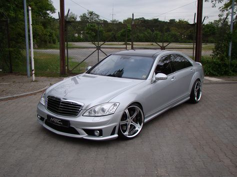 Silver S550 Mercedes S550 Amg, S550 Mercedes, Desktop Screensaver, Mercedes Sedan, Silver Mercedes, Mercedes S550, Car Modeling, Benz S550, Cars Models