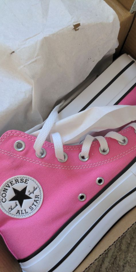 pink converse flamingo pink coconut girl surfer girl beachy vsco danish pastel platform Hot Pink Converse Platform, Pink Converse Low Tops, Pink Converse Outfit Aesthetic, Hot Pink Converse Outfit, Converse Outfit Aesthetic, Pink Platform Converse, Pink Converse Outfit, Sweet 16 Shoes, Hot Pink Converse